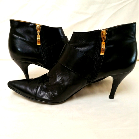 Guess Vintage Ankle Boots Black Pointed Toe Kitten Heel Gold Hardware Luxury S-9 - Picture 6 of 9